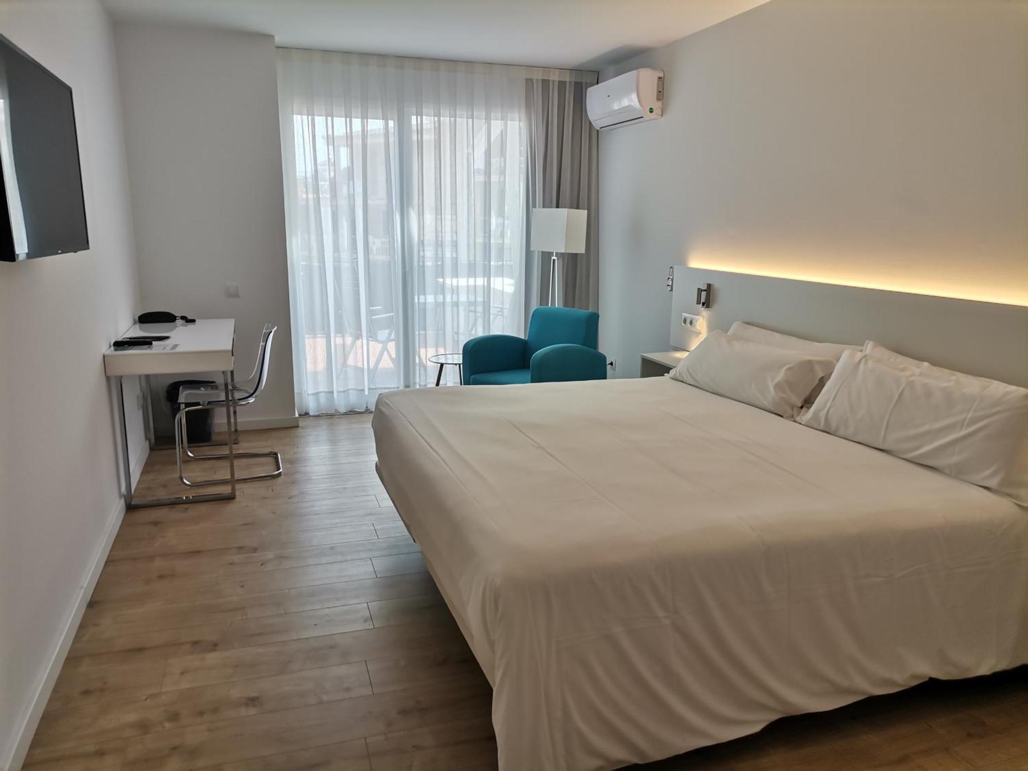 Hotel Hcp カレリャ・デ・パラフルジェリ エクステリア 写真